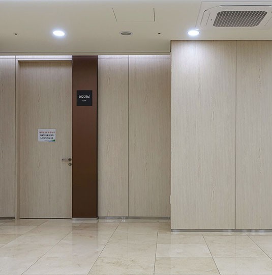 NS823 Stonemarble Elba Stone in a real interior setting